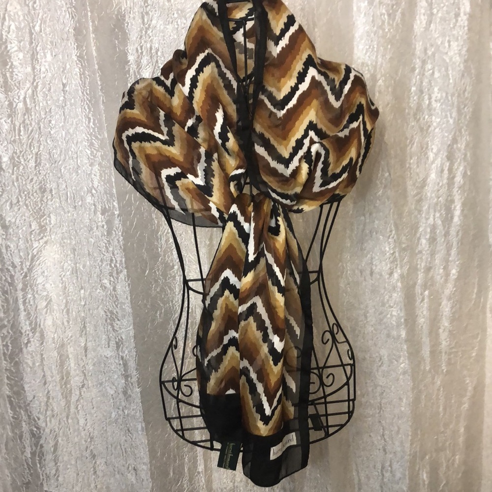 HARVÉ BERNARD chevron scarf